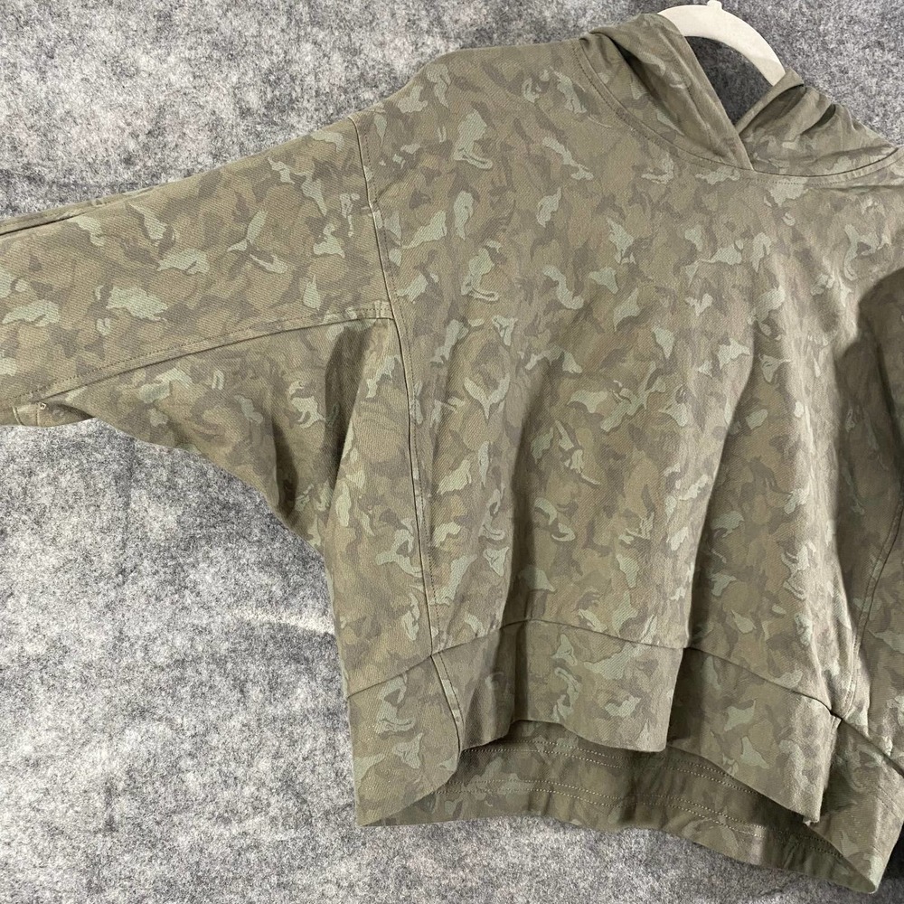 Athleta Sweatshirt Medium Green Camo Printed Farallon Hoodie Long Sleeve - Picture 6 of 11